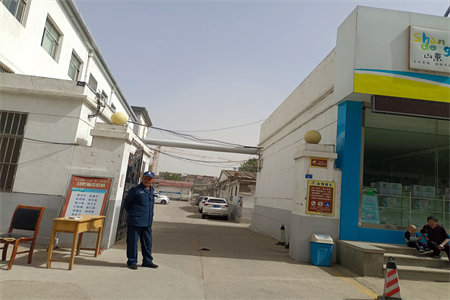 大华新村独院二层楼254平六室带院子155万双证可按揭